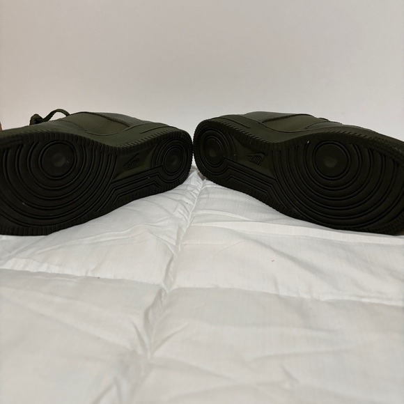 Nike Utility Green Air Force 1 with White Details - Picture 3 of 6